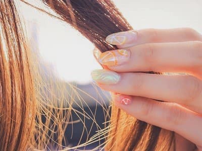 新松戸 美容室 テンダ 髪の毛の傷み、傷みによる髪のクセ。髪のツヤと手触り、ボリュームを抑えてキレイな髪に甦ります。早めの対策で抜け毛、ボリュームダウンのお悩み解消。若返り